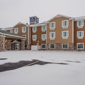 Cobblestone Hotel & Suites - Hutchinson